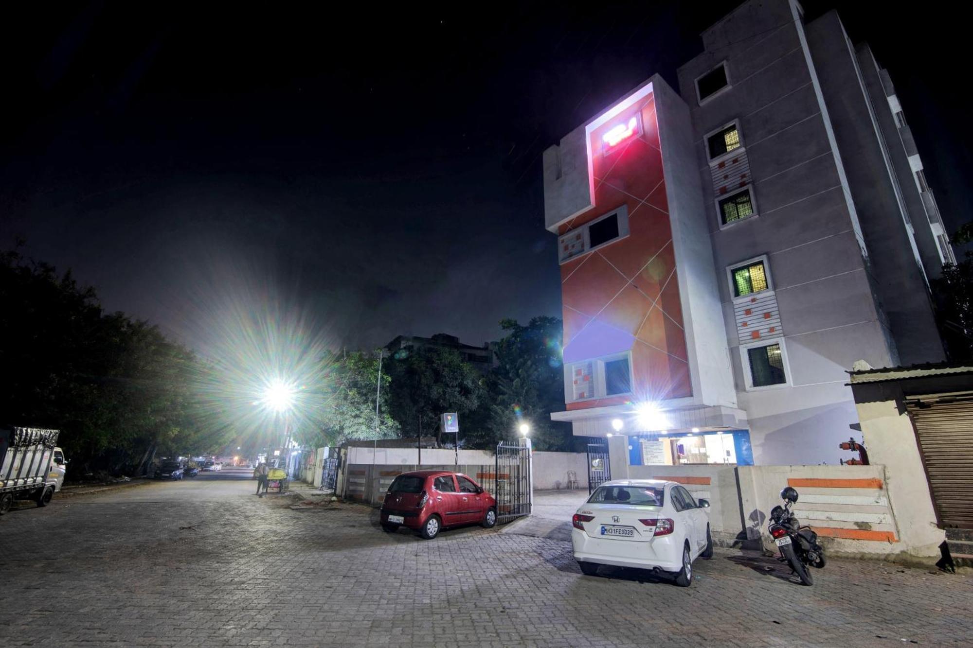 Townhouse 700 Hotel Krishna. Nagpur Exterior photo